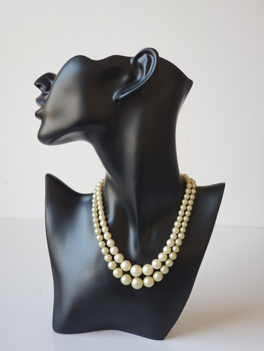 Vintage 1950s Japan Two Tone Faux Pearl Necklace Cream Grey Graduated Choker